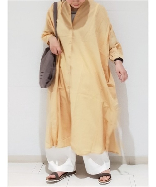 Samansa Mos2 blue(サマンサモスモスブルー)の「ショルダーギャザーワンピース(ワンピース・レディース・ベージュ/サックスブルー/チャコール・フリ-)」の3枚目の写真