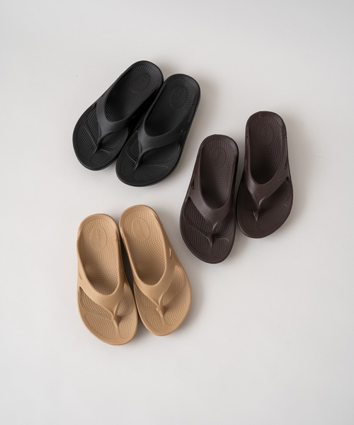 LOUNGEDRESS（ラウンジドレス）の「【OOFOS/ウーフォス】Original サンダル（サンダル・レディース・モカ/ブラック/ベージュ・22cm/24cm/25cm/26cm/23cm）」の15枚目の写真