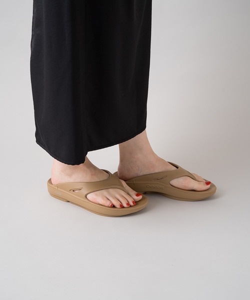 LOUNGEDRESS（ラウンジドレス）の「【OOFOS/ウーフォス】Original サンダル（サンダル・レディース・モカ/ブラック/ベージュ・22cm/24cm/25cm/26cm/23cm）」の9枚目の写真