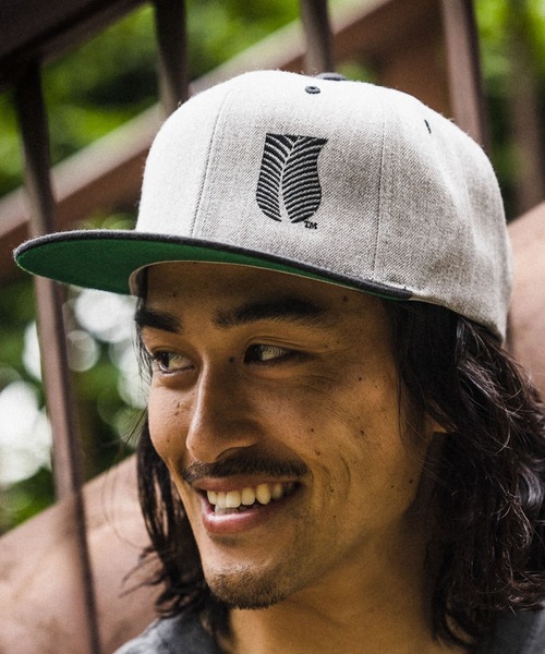 URBAN ISLAND SOCIETY（アーバンアイランドソサエティ）の「【URBAN ISLAND SOCIETY（アーバンアイランドソサエティ）】BASE CAP（キャップ・メンズ・ホワイト/ブラック/グレー/レッド/オレンジ・FREE）」の4枚目の写真