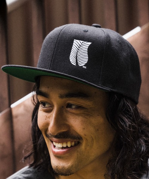 URBAN ISLAND SOCIETY（アーバンアイランドソサエティ）の「【URBAN ISLAND SOCIETY（アーバンアイランドソサエティ）】BASE CAP（キャップ・メンズ・ホワイト/ブラック/グレー/レッド/オレンジ・FREE）」の3枚目の写真