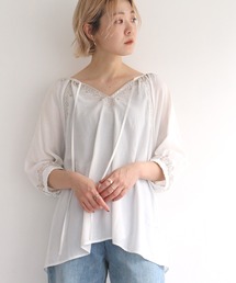 刺繍入りブラウス