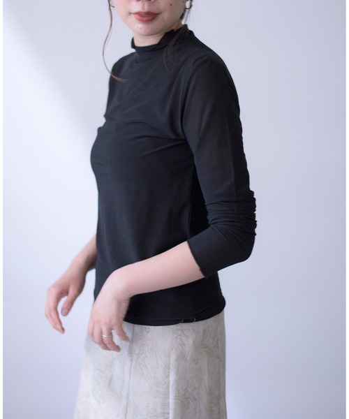 MAISON BREEZE(メゾンブリーズ)の「【MAISON BREEZE】シアーカットソーボトルネックプルオーバー×キャミセット 15155501(Tシャツ/カットソー・レディース・ブラック/オフホワイト/グレイッシュベージュ・FREE)」の8枚目の写真