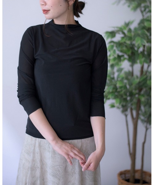 MAISON BREEZE(メゾンブリーズ)の「【MAISON BREEZE】シアーカットソーボトルネックプルオーバー×キャミセット 15155501(Tシャツ/カットソー・レディース・ブラック/オフホワイト/グレイッシュベージュ・FREE)」の14枚目の写真
