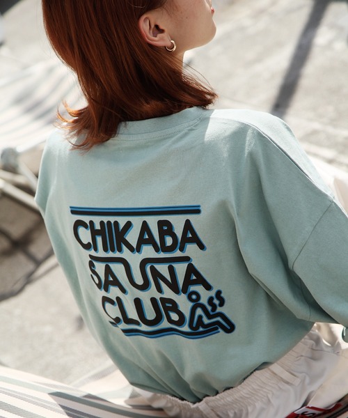 CHIKABA（チカバ）の「【CHIKABA SAUNA CLUB】高密度天竺オーバーサイズ半袖バックプリントTシャツ（Tシャツ/カットソー・レディース・ベージュ/ホワイト系1/ベージュ系1/パープル系/ブラック/ホワイト系/ベージュ系/ホワイト/ブルー/ブラック系1/ブルー系1/パープル/ブラック系/ブルー系/パープル系1・LARGE/MEDIUM）」の13枚目の写真