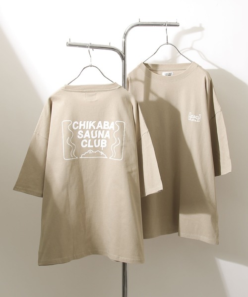 CHIKABA（チカバ）の「【CHIKABA SAUNA CLUB】高密度天竺オーバーサイズ半袖バックプリントTシャツ（Tシャツ/カットソー・レディース・ベージュ/ホワイト系1/ベージュ系1/パープル系/ブラック/ホワイト系/ベージュ系/ホワイト/ブルー/ブラック系1/ブルー系1/パープル/ブラック系/ブルー系/パープル系1・LARGE/MEDIUM）」の8枚目の写真
