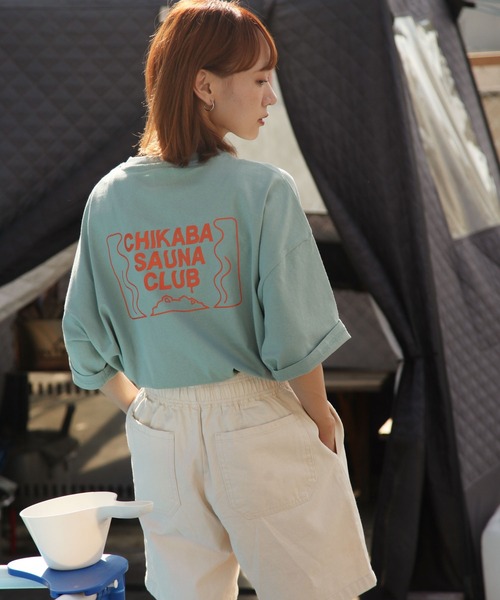 CHIKABA（チカバ）の「【CHIKABA SAUNA CLUB】高密度天竺オーバーサイズ半袖バックプリントTシャツ（Tシャツ/カットソー・レディース・ベージュ/ホワイト系1/ベージュ系1/パープル系/ブラック/ホワイト系/ベージュ系/ホワイト/ブルー/ブラック系1/ブルー系1/パープル/ブラック系/ブルー系/パープル系1・LARGE/MEDIUM）」の11枚目の写真