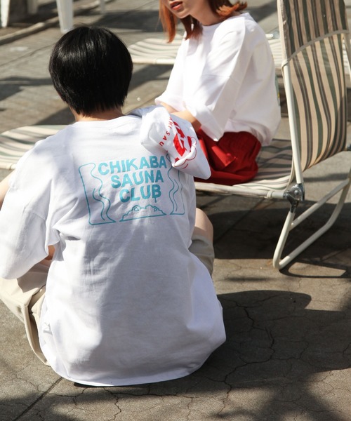 CHIKABA（チカバ）の「【CHIKABA SAUNA CLUB】高密度天竺オーバーサイズ半袖バックプリントTシャツ（Tシャツ/カットソー・レディース・ベージュ/ホワイト系1/ベージュ系1/パープル系/ブラック/ホワイト系/ベージュ系/ホワイト/ブルー/ブラック系1/ブルー系1/パープル/ブラック系/ブルー系/パープル系1・LARGE/MEDIUM）」の20枚目の写真