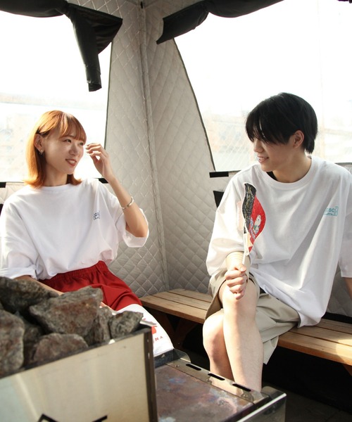 CHIKABA（チカバ）の「【CHIKABA SAUNA CLUB】高密度天竺オーバーサイズ半袖バックプリントTシャツ（Tシャツ/カットソー・レディース・ベージュ/ホワイト系1/ベージュ系1/パープル系/ブラック/ホワイト系/ベージュ系/ホワイト/ブルー/ブラック系1/ブルー系1/パープル/ブラック系/ブルー系/パープル系1・LARGE/MEDIUM）」の16枚目の写真