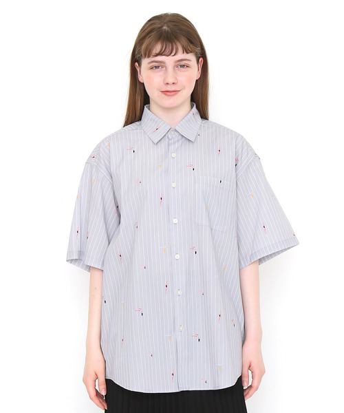 Design Tshirts Store graniph（デザイン　ティーシャツ　ストア　グラニフ）の「ポールダンサー｜ビッグシルエット半袖シャツ（シャツ/ブラウス・メンズ・グレー・SMALL/MEDIUM/LARGE）」の2枚目の写真