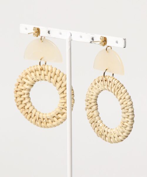 en recre（アンレクレ）の「ラタンピアス（ピアス（両耳用）・レディース・ゴールド・FREE）」の2枚目の写真