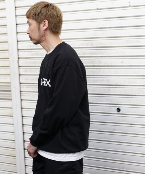 AVIREX(アヴィレックス)の「【直営店限定】カレッジ ロゴ スウェット / COLLEGE LOGO SWEAT / アヴィレックス / AVIREX(スウェット・メンズ・ブラック/グレー・MEDIUM/LARGE/X-LARGE)」の3枚目の写真