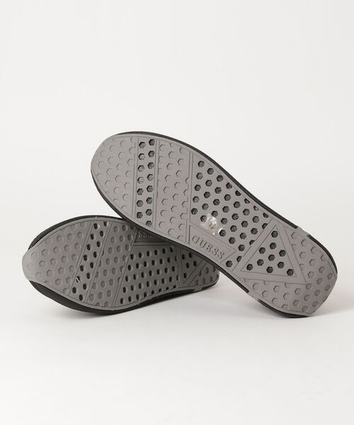 Guess(ゲス)の「Modena Smart Sneaker(スニーカー・メンズ・ブラック・44/41/42/43/45)」の4枚目の写真