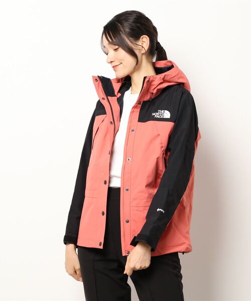 THE NORTH FACE(ザノースフェイス)の「【THE NORTH FACE】NPW61831 MOUNTAIN LIGHT JACKET(その他アウター・レディース・ローズ・SMALL/MEDIUM)」の2枚目の写真