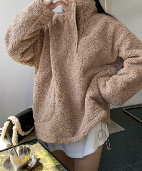 emi+(エミプラス)の「ハイネックボアブルゾン(ブルゾン・レディース・ベージュ/ブラウン・FREE)」の15枚目の写真