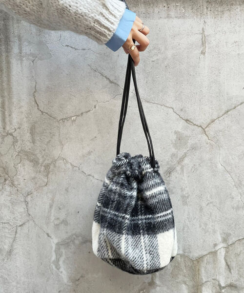 TWEED MILL（ツイードミル）の「【WEB限定】【TWEEDMILL/ツィードミル】チェックキンチャクバッグ（ショルダーバッグ・レディース・ベージュ系その他/レッド系その他/ホワイト系その他2・FREE）」の2枚目の写真