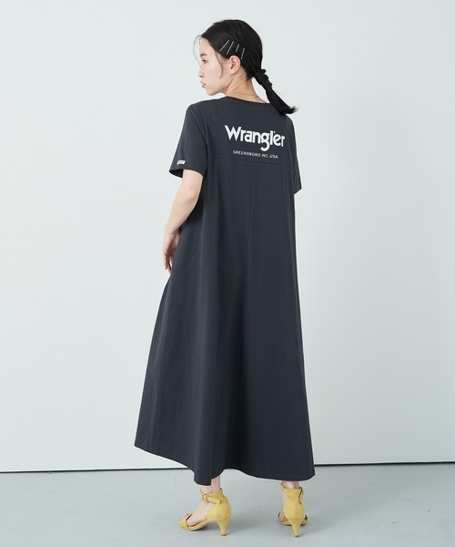 Wrangler（ラングラー）の「Wrangler バックロゴワンピース*（ワンピース・レディース・チャコールグレー/ピンク系その他2・FREE）」の2枚目の写真