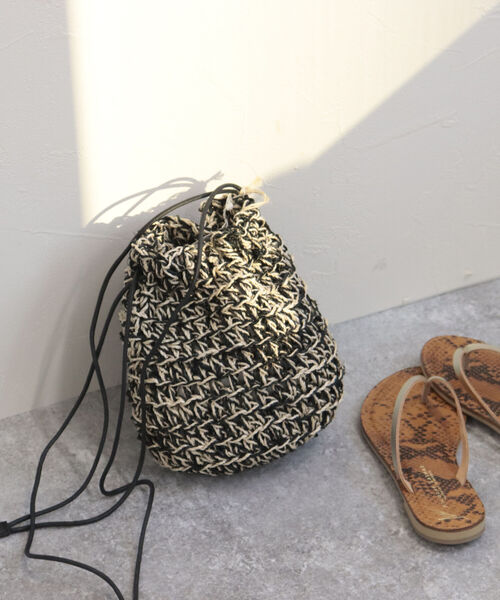 The Bagmati（ザバグマティ）の「【BAGMATI/バグマティ】透かし柄編みアバカ巾着バッグ（ショルダーバッグ・レディース・グリーン/オレンジ/ブラック系その他・FREE）」の2枚目の写真