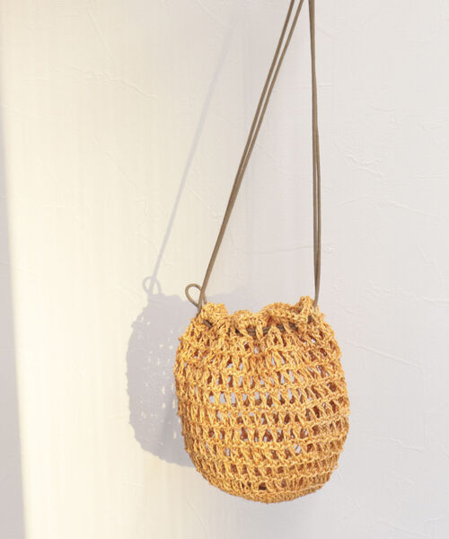 The Bagmati（ザバグマティ）の「【BAGMATI/バグマティ】透かし柄編みアバカ巾着バッグ（ショルダーバッグ・レディース・グリーン/オレンジ/ブラック系その他・FREE）」の3枚目の写真