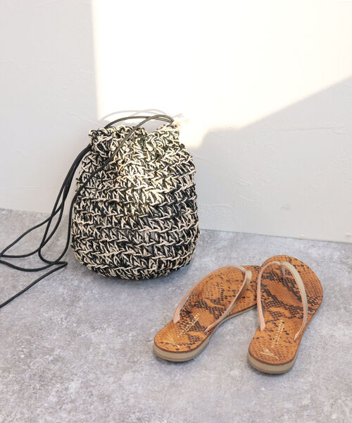 The Bagmati（ザバグマティ）の「【BAGMATI/バグマティ】透かし柄編みアバカ巾着バッグ（ショルダーバッグ・レディース・グリーン/オレンジ/ブラック系その他・FREE）」の8枚目の写真