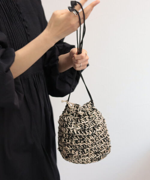 The Bagmati（ザバグマティ）の「【BAGMATI/バグマティ】透かし柄編みアバカ巾着バッグ（ショルダーバッグ・レディース・グリーン/オレンジ/ブラック系その他・FREE）」の21枚目の写真