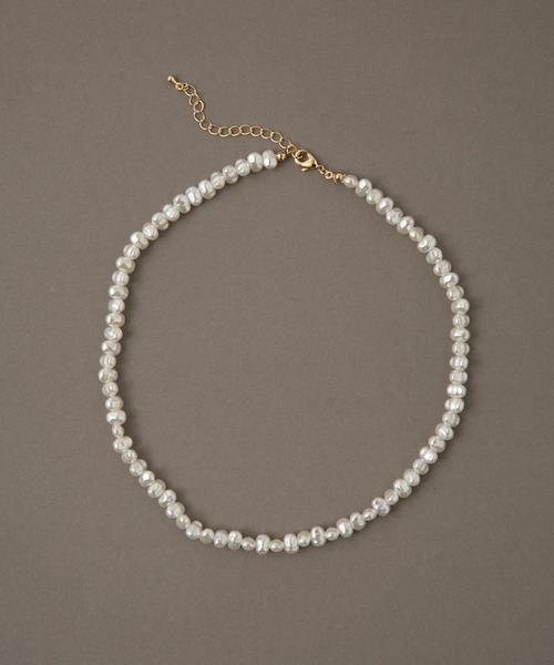 COLOR TOKYO ACCESSORIES（カラートウキョウアクセサリー）の「シンプル淡水パールネックレス（ネックレス・レディース・ホワイト/ベージュ・FREE）」の2枚目の写真
