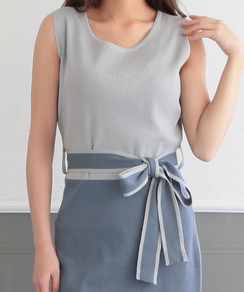 Julia Boutique(ジュリアブティック)の「ミディアム丈パイピングリボンノースリーブニットワンピース/22024(ワンピース・レディース・ブラック/ピンクベージュ/ブラウン/ブルー/ベージュ・MEDIUM)」の13枚目の写真