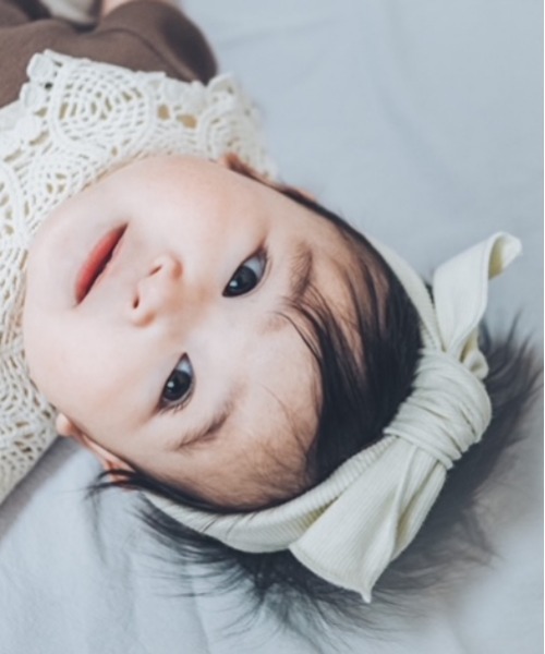 MAKE YOUR DAY（メイクユアデイ）の「ベビーヘアバンド（その他ベビー用品・キッズ・ベージュ/オフホワイト/ピンク・FREE）」の2枚目の写真