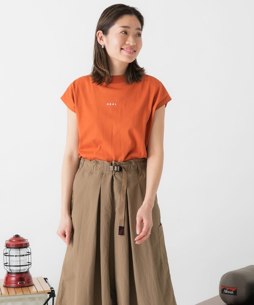 EKAL(エカル)の「EKAL フレンチスリーブカットソー(Tシャツ/カットソー・レディース・ホワイト/オレンジ/グレイッシュベージュ/チャコール・FREE)」の11枚目の写真