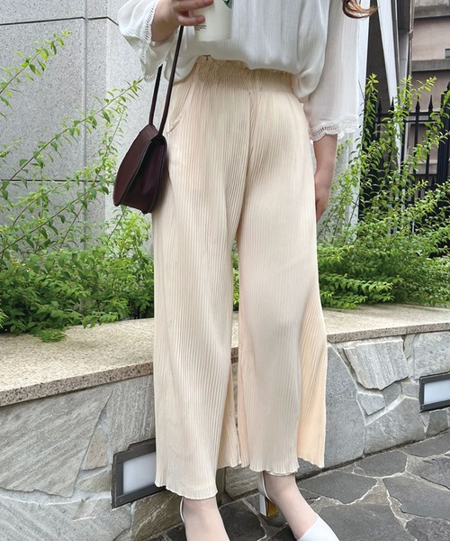 SPIGA(スピーガ)の「プリーツワイドパンツ(その他パンツ・レディース・ベージュ/オフホワイト・FREE)」の5枚目の写真