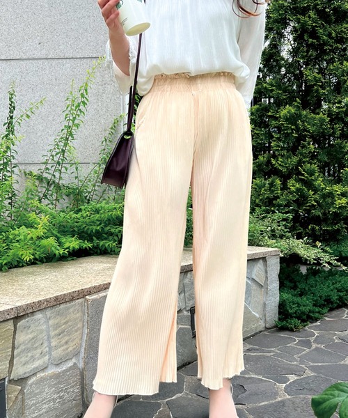 SPIGA(スピーガ)の「プリーツワイドパンツ(その他パンツ・レディース・ベージュ/オフホワイト・FREE)」の6枚目の写真