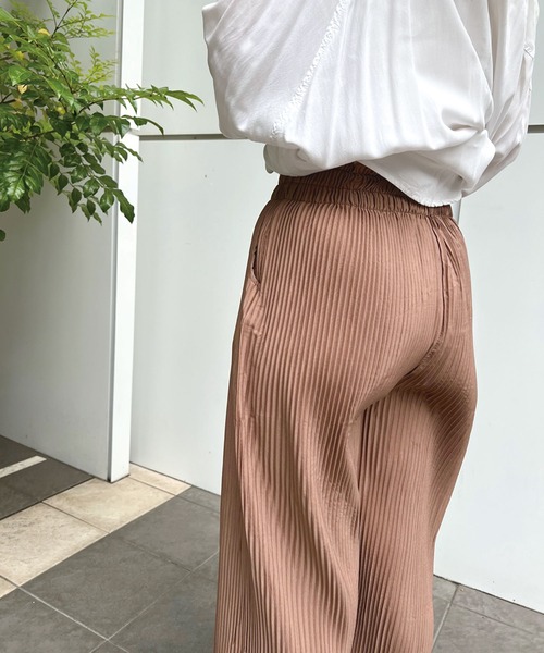 SPIGA(スピーガ)の「プリーツワイドパンツ(その他パンツ・レディース・ベージュ/オフホワイト・FREE)」の9枚目の写真