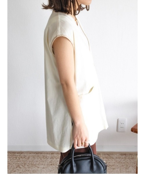 Amourire（アムリール）の「【yumiコラボ】配色パイピング深Ｖベスト（ベスト・レディース・ベージュ/イエロー/モカ・M）」の6枚目の写真