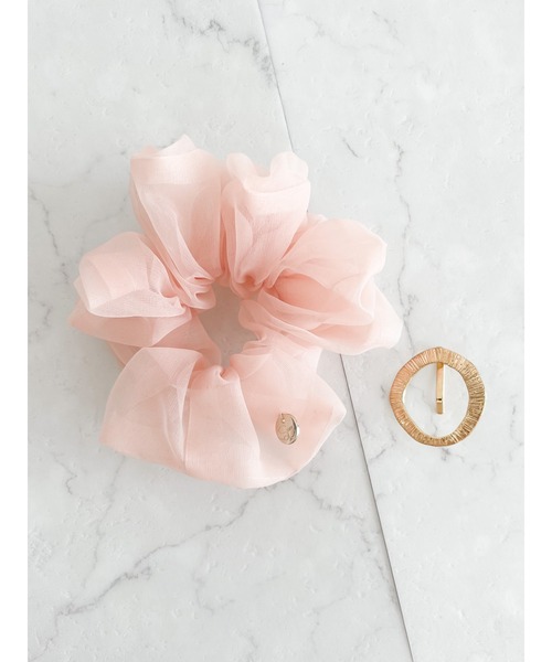 SLURR（スラ―）の「オーガンジーシュシュ&ヘアカフセット（シュシュ・レディース・ピンク/アイボリー/グレイッシュベージュ・FREE）」の3枚目の写真