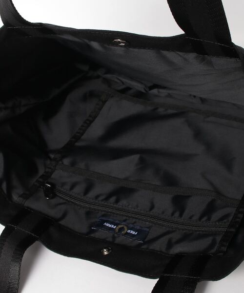 FRED PERRY（フレッドペリー）の「Soundwave Print Tote Bag（トートバッグ・メンズ・ブラック・ONE SIZE）」の4枚目の写真