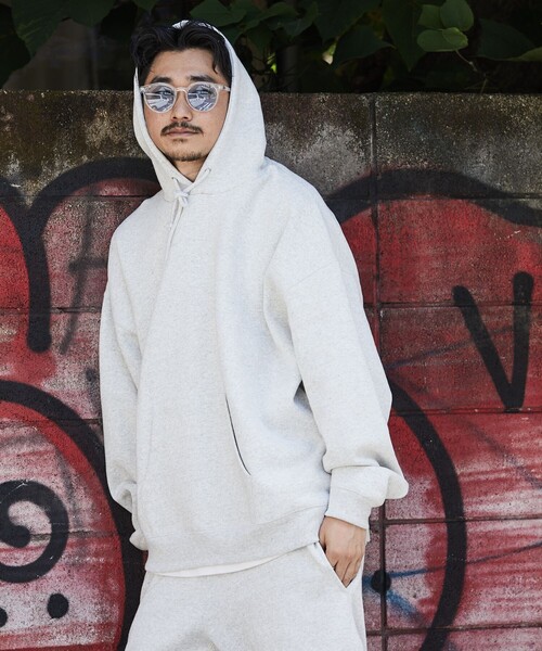 FREAK'S STORE(フリークスストア)の「WEB限定 12oz ヘビーウェイト ビッグシルエット プルオーバーパーカー/フーディ―/配色デザイン(パーカー・メンズ・ブラック/アッシュグレー/グレー系その他/ナチュラル/グレイッシュベージュ/ダークグリーン/ネイビー/グレイッシュブルー/ネイビー系2/イエロー・SMALL/MEDIUM/LARGE/X-LARGE)」の17枚目の写真