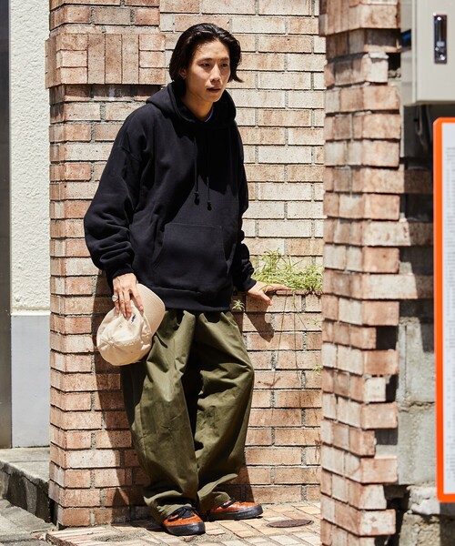 FREAK'S STORE(フリークスストア)の「WEB限定 12oz ヘビーウェイト ビッグシルエット プルオーバーパーカー/フーディ―/配色デザイン(パーカー・メンズ・ブラック/アッシュグレー/グレー系その他/ナチュラル/グレイッシュベージュ/ダークグリーン/ネイビー/グレイッシュブルー/ネイビー系2/イエロー・SMALL/MEDIUM/LARGE/X-LARGE)」の20枚目の写真