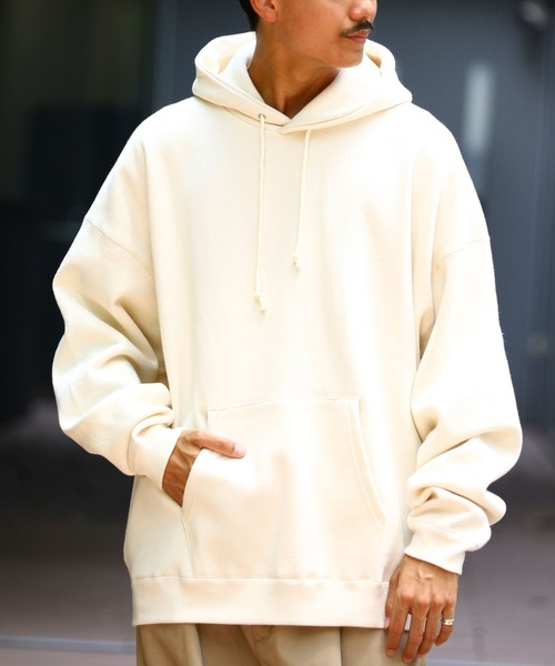 FREAK'S STORE(フリークスストア)の「WEB限定 12oz ヘビーウェイト ビッグシルエット プルオーバーパーカー/フーディ―/配色デザイン(パーカー・メンズ・ブラック/アッシュグレー/グレー系その他/ナチュラル/グレイッシュベージュ/ダークグリーン/ネイビー/グレイッシュブルー/ネイビー系2/イエロー・SMALL/MEDIUM/LARGE/X-LARGE)」の4枚目の写真