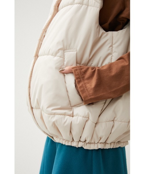 AZUL by moussy（アズールバイマウジー）の「PADDED VOLUME VEST/パディッドボリュームベスト（ベスト・レディース・アイボリー/ブラック・FREE）」の11枚目の写真
