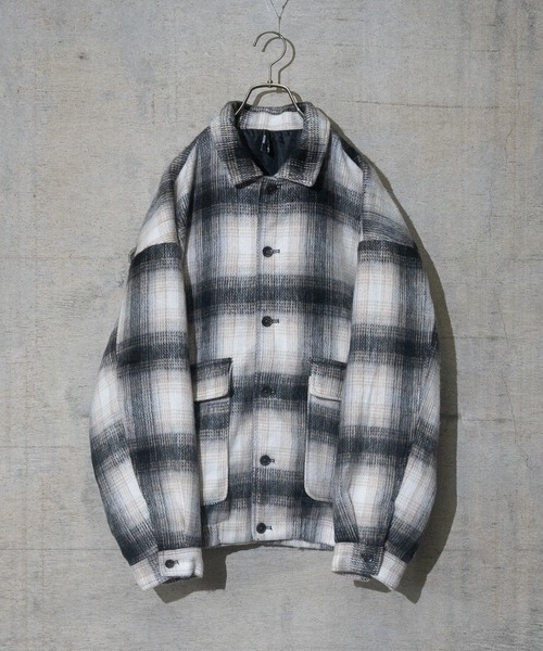 JOHN'S CLOSET(ジョンズクローゼット)の「【i】フェイクウール シャギー裾シャーリングブルゾン(ブルゾン・メンズ・ブラック/チェック/ブラウン・MEDIUM/LARGE/X-LARGE)」の3枚目の写真