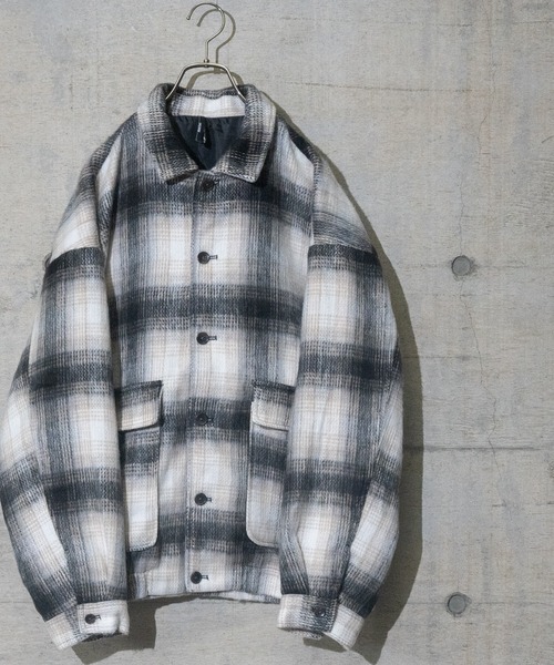 JOHN'S CLOSET(ジョンズクローゼット)の「【i】フェイクウール シャギー裾シャーリングブルゾン(ブルゾン・メンズ・ブラック/チェック/ブラウン・MEDIUM/LARGE/X-LARGE)」の4枚目の写真
