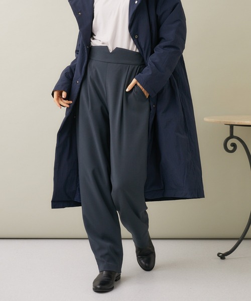 KATHARINE ROSS（キャサリンロス）の「【KATHARINE ROSS】ベルトVスリット タックストレートパンツ（スラックス・レディース・グリーン/チャコールグレー・MEDIUM）」の2枚目の写真