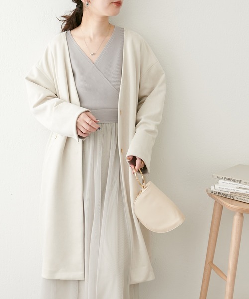 natural couture（ナチュラルクチュール）の「袖口配色お上品コート（ノーカラーコート・レディース・グレイッシュベージュ/オフホワイト/サックスブルー・FREE）」の2枚目の写真