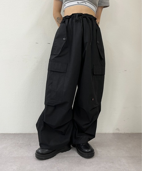 WHO'S WHO gallery（フーズフーギャラリー）の「COOPERパラシュートワイドパンツ（カーゴパンツ・レディース・カーキ/ブラック/ベージュ/ホワイト・FREE）」の18枚目の写真