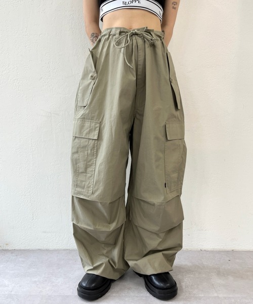 WHO'S WHO gallery（フーズフーギャラリー）の「COOPERパラシュートワイドパンツ（カーゴパンツ・レディース・カーキ/ブラック/ベージュ/ホワイト・FREE）」の14枚目の写真