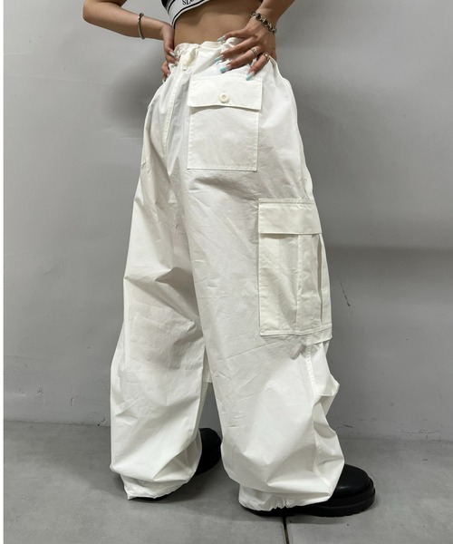 WHO'S WHO gallery（フーズフーギャラリー）の「COOPERパラシュートワイドパンツ（カーゴパンツ・レディース・カーキ/ブラック/ベージュ/ホワイト・FREE）」の7枚目の写真