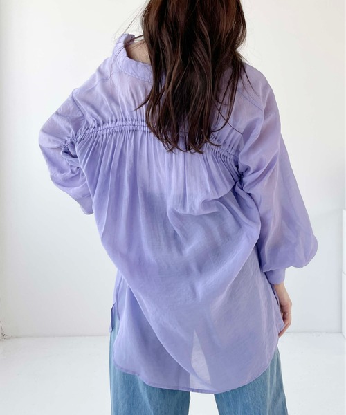 Meli rich(メリーリッチ)の「バックドロストシアーシャツ(シャツ/ブラウス・レディース・パープル/ブラック/イエロー/オフホワイト・FREE)」の3枚目の写真