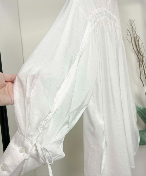 Meli rich(メリーリッチ)の「バックドロストシアーシャツ(シャツ/ブラウス・レディース・パープル/ブラック/イエロー/オフホワイト・FREE)」の18枚目の写真