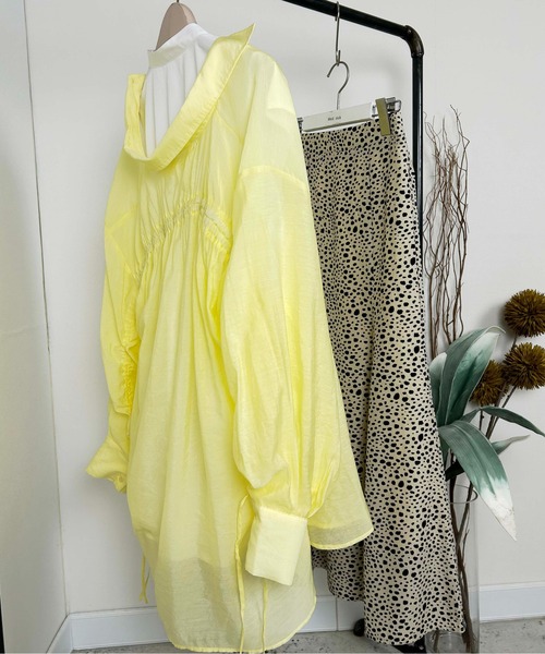 Meli rich(メリーリッチ)の「バックドロストシアーシャツ(シャツ/ブラウス・レディース・パープル/ブラック/イエロー/オフホワイト・FREE)」の12枚目の写真