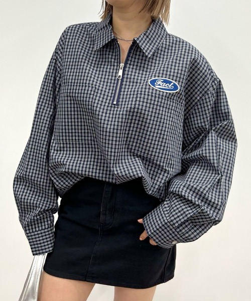 WHO'S WHO gallery（フーズフーギャラリー）の「《WEB限定》COOPER FACTワッペンハーフジップビッグシャツ（シャツ/ブラウス・レディース・ブルー/ホワイト/ネイビー/ブラック系その他/ブラック/チャコールグレー・FREE）」の6枚目の写真